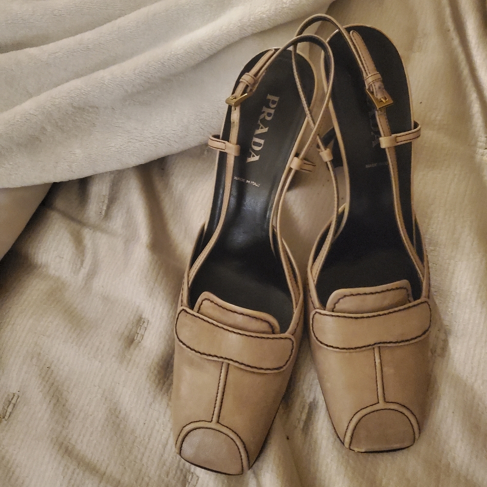 Prada - Picture 3 of 7